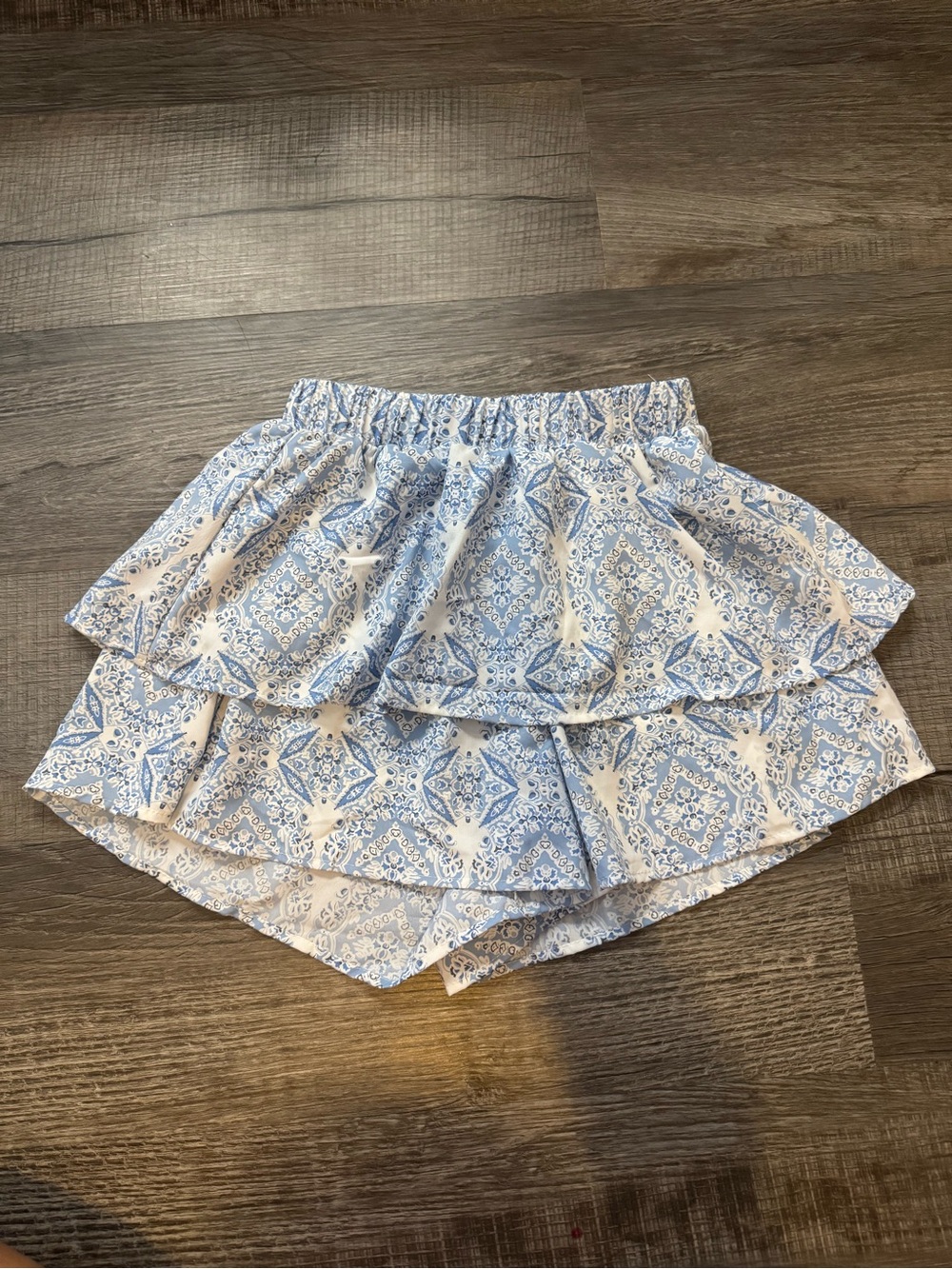 SHEIN White and Light Blue Paisley Tiered Mini Skirt